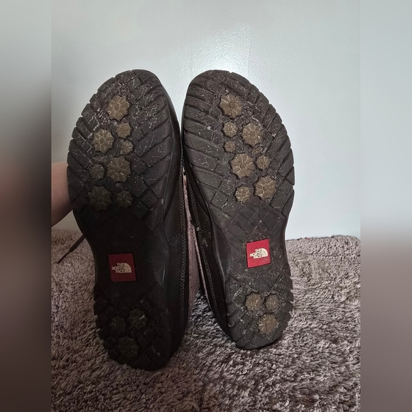 The North Face Brown Winter Boots with Fur Trim and Rubber Sole - Picture 9 of 10